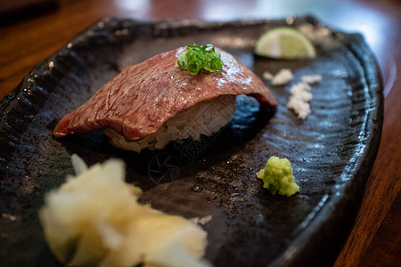 肉骨茶在日本高档餐厅拍摄的尼克苏背景