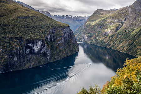 北欧我是GeirangerFjord是挪威MoreogRomsdal县Sunmore地区的一个码头背景