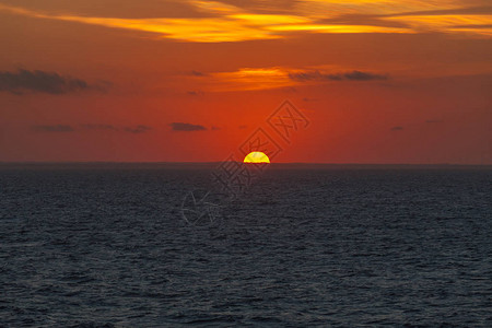日落在亚得里亚海岸图谱的后面图片