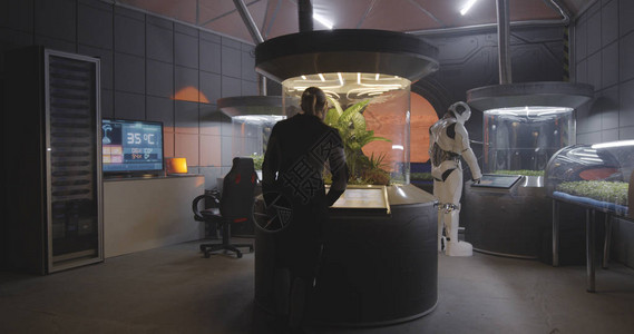 生物学家和人形机器人在火星基地实验室与植物孵化器一起图片