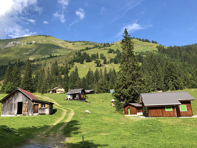 瑞士格拉鲁斯州NafelsNaefels阿尔卑斯山谷和Glarnerland旅游区Alpine村VorderAho图片