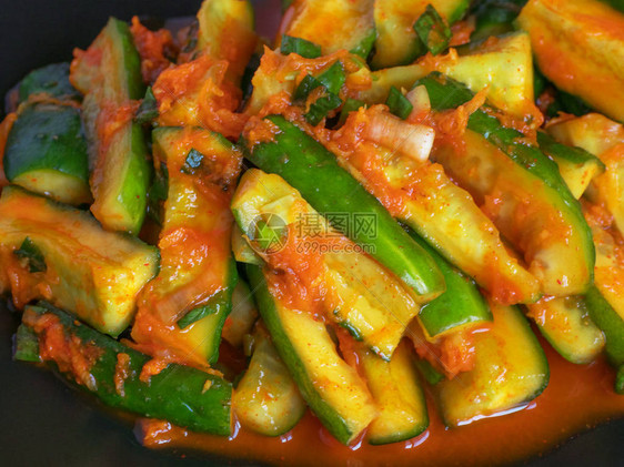 传统韩国黄瓜泡菜小吃特写图片