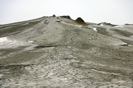 罗马尼亚的BercaMud火山图片