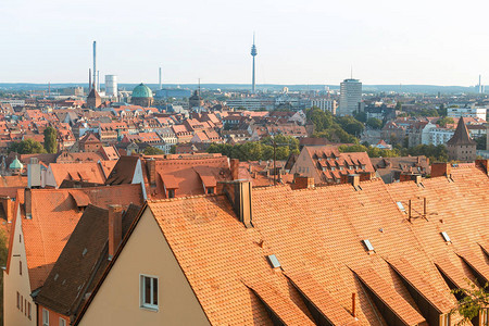 德国纽伦堡市红屋顶的空中日落风景旧图片