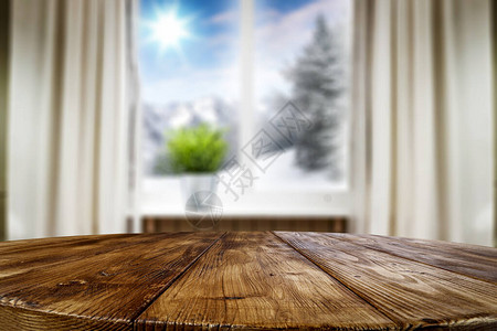 窗外厨房外的寒冷冬季阳光风景图片