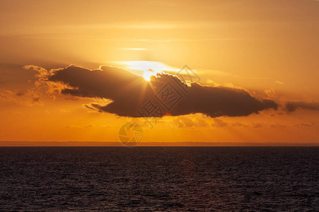 意大利普亚得里亚海沿岸的日落时分太图片