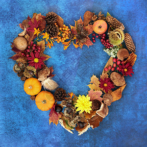 心形的秋季和秋季花环图片