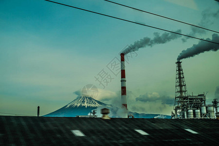 富士山和工厂的C图片