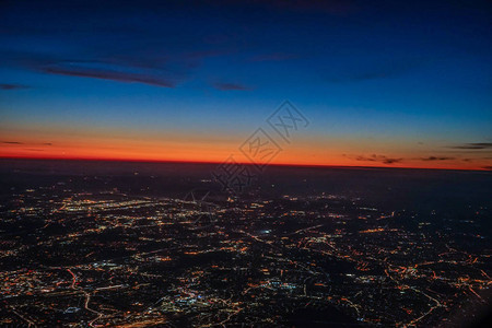从飞机上看到的伦敦夜景图片