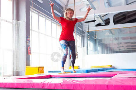 唯快不破！范德芬曾是德甲最快后卫，去年37.38km/h英超纪录榜第1