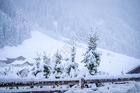 奥地利Stubai谷地Neustift镇冬季风景图片