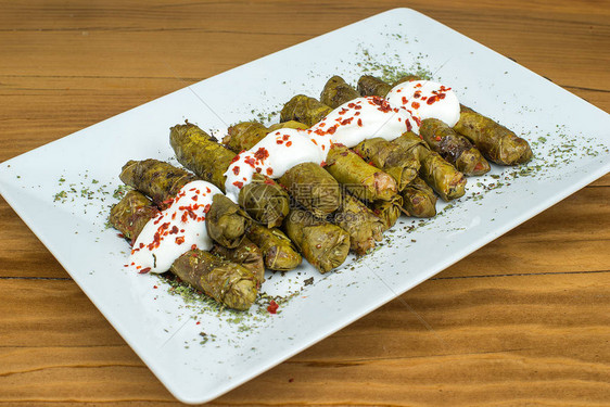 传统的土耳其食物sarma配酸奶萨马尼食品蔬菜土耳其食品图片