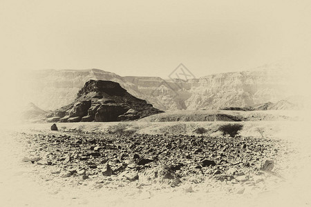 以色列内盖夫沙漠岩石山丘的孤独和空虚图片