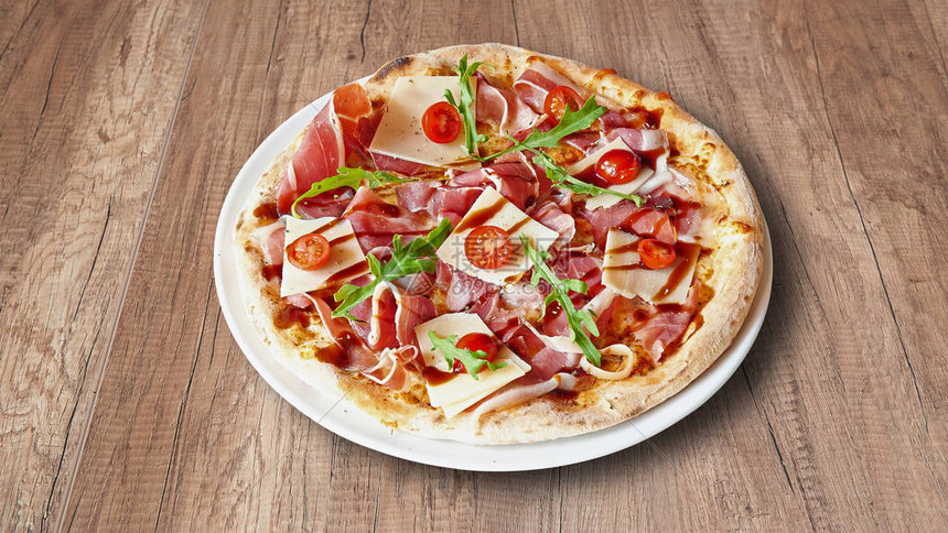 油木本底的意大利美味食品配方Pizza图片