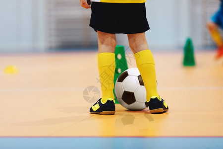 天空：西班牙当局提议对一名种族歧视拉什福德的球迷罚款3500镑