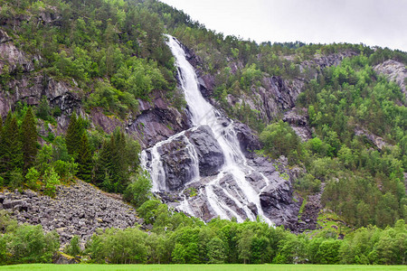 挪威霍达兰县的瀑布图片