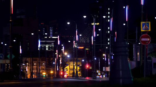 大城市中心的夜景图片