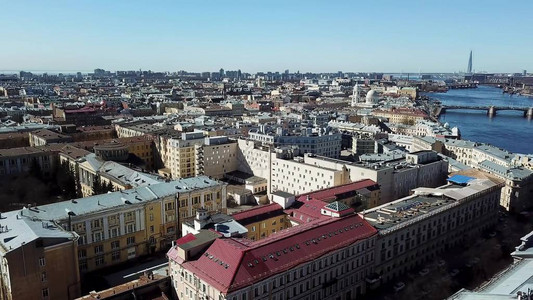 涅瓦河和俄罗斯圣彼得堡中部地区的鸟瞰图图片