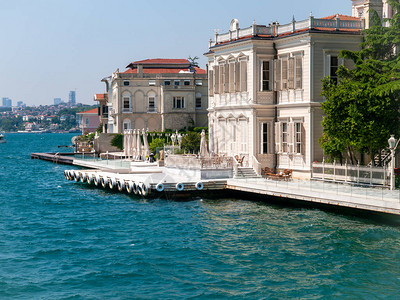 土耳其Bosporus海峡一带的豪宅是夏日明亮的暑图片
