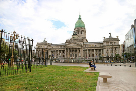 国会宫前的国会广场公共园图片