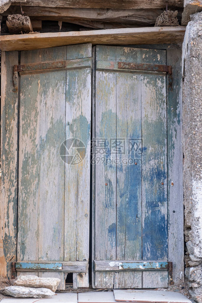 旧的双闭木制门窗图片