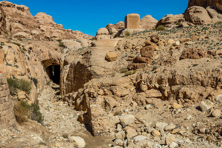在美丽的中东王国旅游景点的墓穴中图片