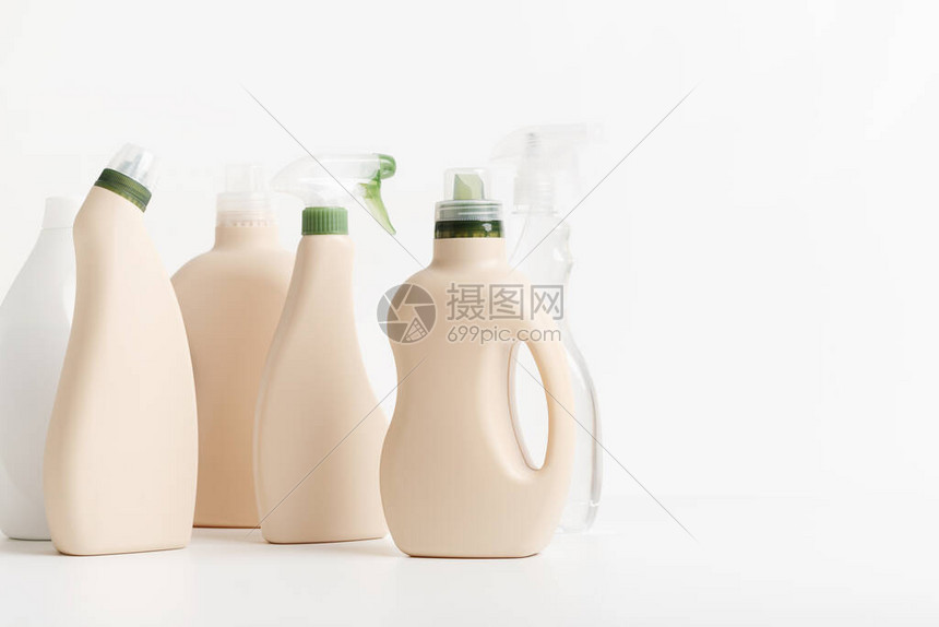 白色背景清洁洗涤剂模型包装的空白标签瓶组成构清洗工具复制版面空图片