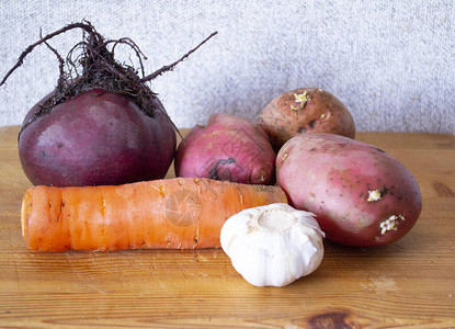 甜菜根土豆标记和大蒜全方位烹饪所有蔬菜图片