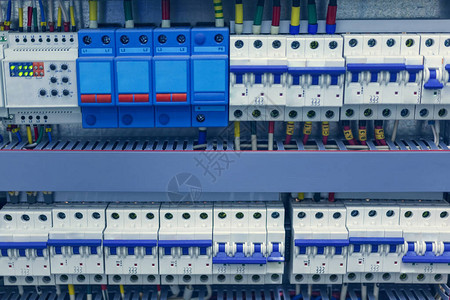 工业配电熔断器中电力线路的电缆连接安全关闭装置电动拨图片