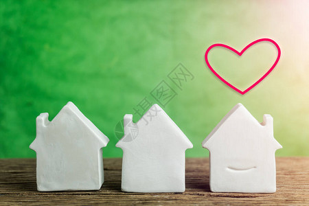 家与爱温馨友好的环境用于房地产规划的木制房屋模型与背景图片