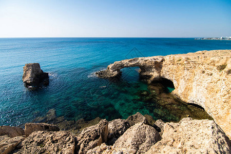 爱或之桥是塞浦路斯AyiaNapa最美丽的旅游景图片