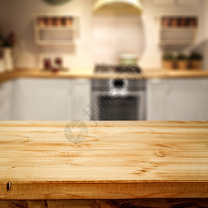 有厨房背景的木质桌子顶部图片