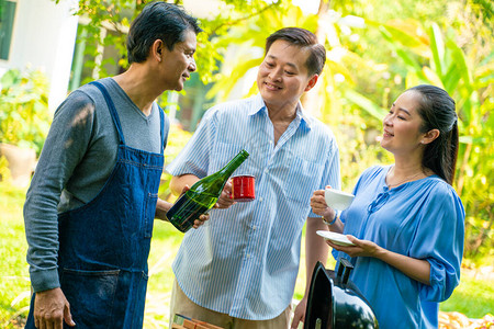 BBQ老年人党团在公园退图片