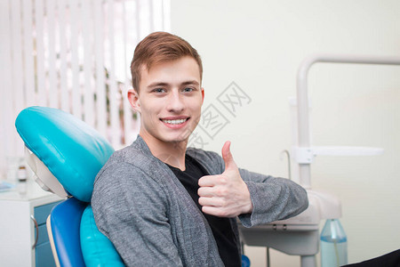 牙医牙医和病人牙科诊所图片