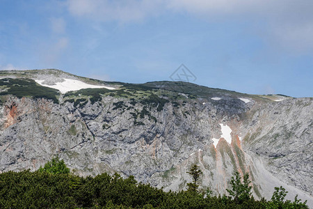 高岩墙夏季在徒图片