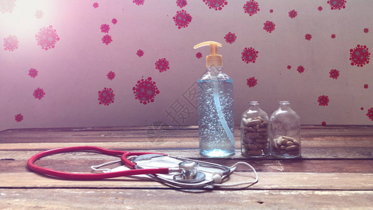 防疫剂或酒精凝胶装在瓶口腔镜医疗心脏病学家的旧木板浅光自然软光背景