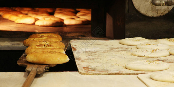 商用厨房用柴火烤的面包背景