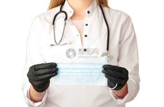 医生用黑色手套握着白色背景的医保面罩图片