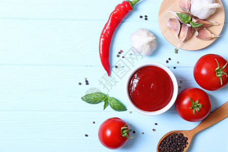 桌上的番茄酱番茄酱图片
