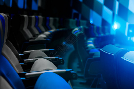 空的电影院观众席电影院背景有红色位子的背景图片