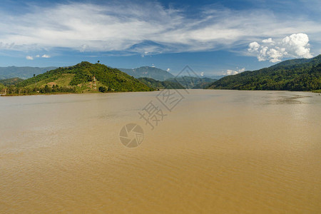 迈贡河赛尼亚布利省和老挝LuangPrapa图片