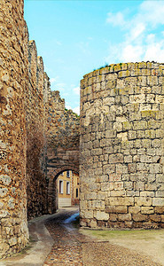 西班牙卡斯蒂利亚和里昂城堡墙在阳图片