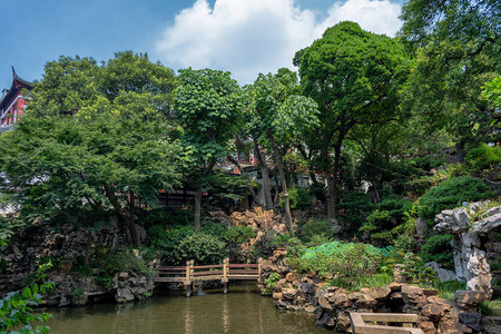 上海市中心南京西路静安寺历史悠久图片