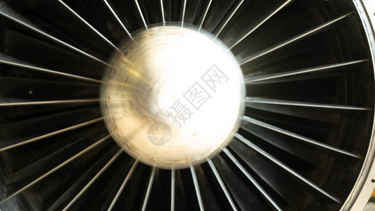 飞机的喷气发动机涡轮叶片图片