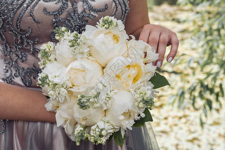 新娘手中的美丽婚礼花束婚礼婚礼图片