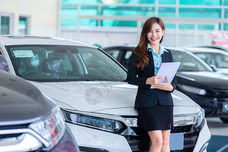汽车租赁服务助理汽车销售概念中的亚洲青背景