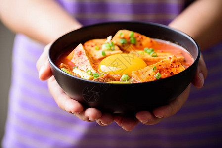 韩国菜金吉佳用豆腐和蛋在碗里手图片