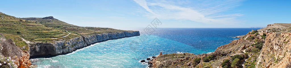 崖州湾FommIrRih湾与地中海和梯田蓝水的全景马耳他沿背景
