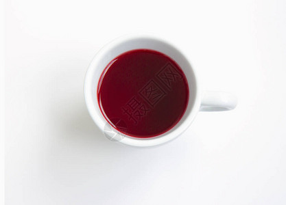 白色杯子中的红hibiscus茶图片
