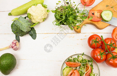 沙拉蔬菜沙拉春季蔬菜沙拉新鲜蔬菜沙拉配西红柿洋葱图片